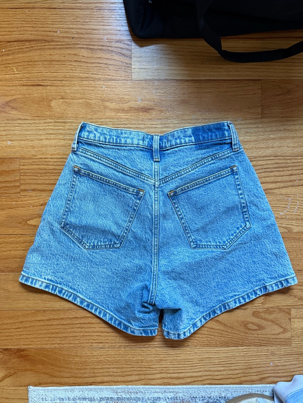 Abercrombie & Fitch Light Blue High-Rise Dad Shorts - Picture 4 of 5